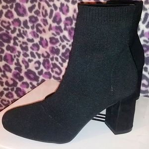 SZ 7 MIA SOCK BOOTIES SUEDE HEEL ❤